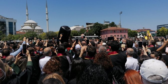 Çağlayan Adliyesi’nde toplandılar Avukatlar çoklu baro düzenlemesine karşı ayakta