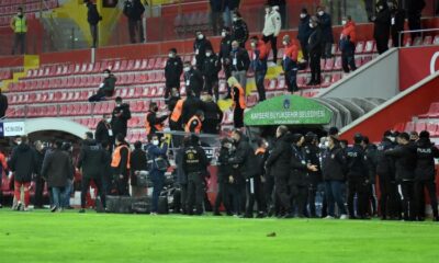 Cumhur İttifakı vekillerinden olan MHP'li Baki Ersoy ve kardeşi L.Ersoy Beşiktaş locasına saldırdı!