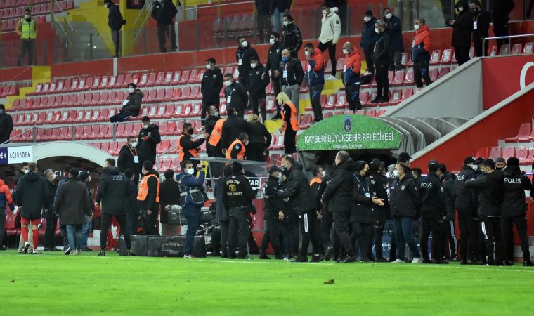 Cumhur İttifakı vekillerinden olan MHP'li Baki Ersoy ve kardeşi L.Ersoy Beşiktaş locasına saldırdı!