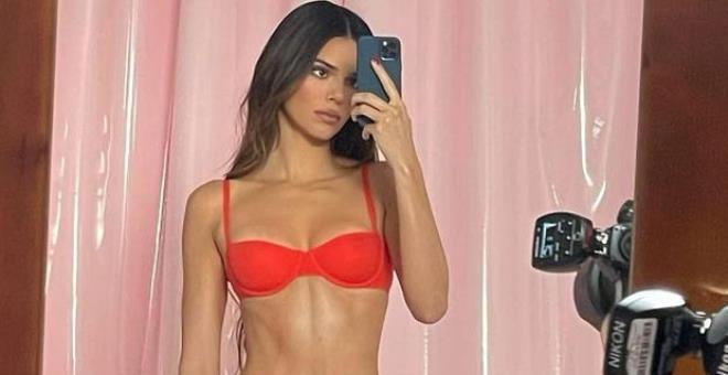 Kendall Jenner kırmızı iç çamaşırlı pozlarıyla nefes kesti! Beğeni ve yorum butonu çöktü ortalık karıştı! erotik