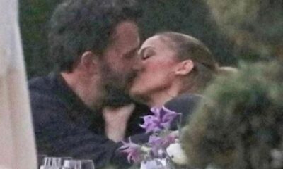 Jennifer Lopez ve Ben Affleck 17 yıl sonra yeniden dudak dudağa öpüştü!