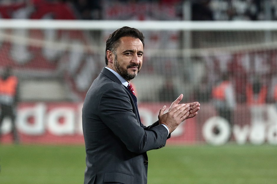 Vitor Pereira yeniden Fenerbahçe Teknik direktörü oldu! Başarılı Olur mu?, uzun zamandır araştırmalarda bulunan Fenerbahçe yönetimi Vitor Pereira ile yeniden anlaşma sağladı.