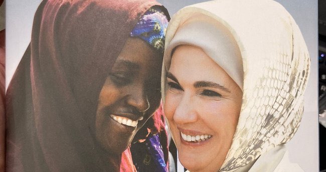 Emine Erdoğan'ın Afrika Seyahatlerim adlı kitabı satışa çıkıyor