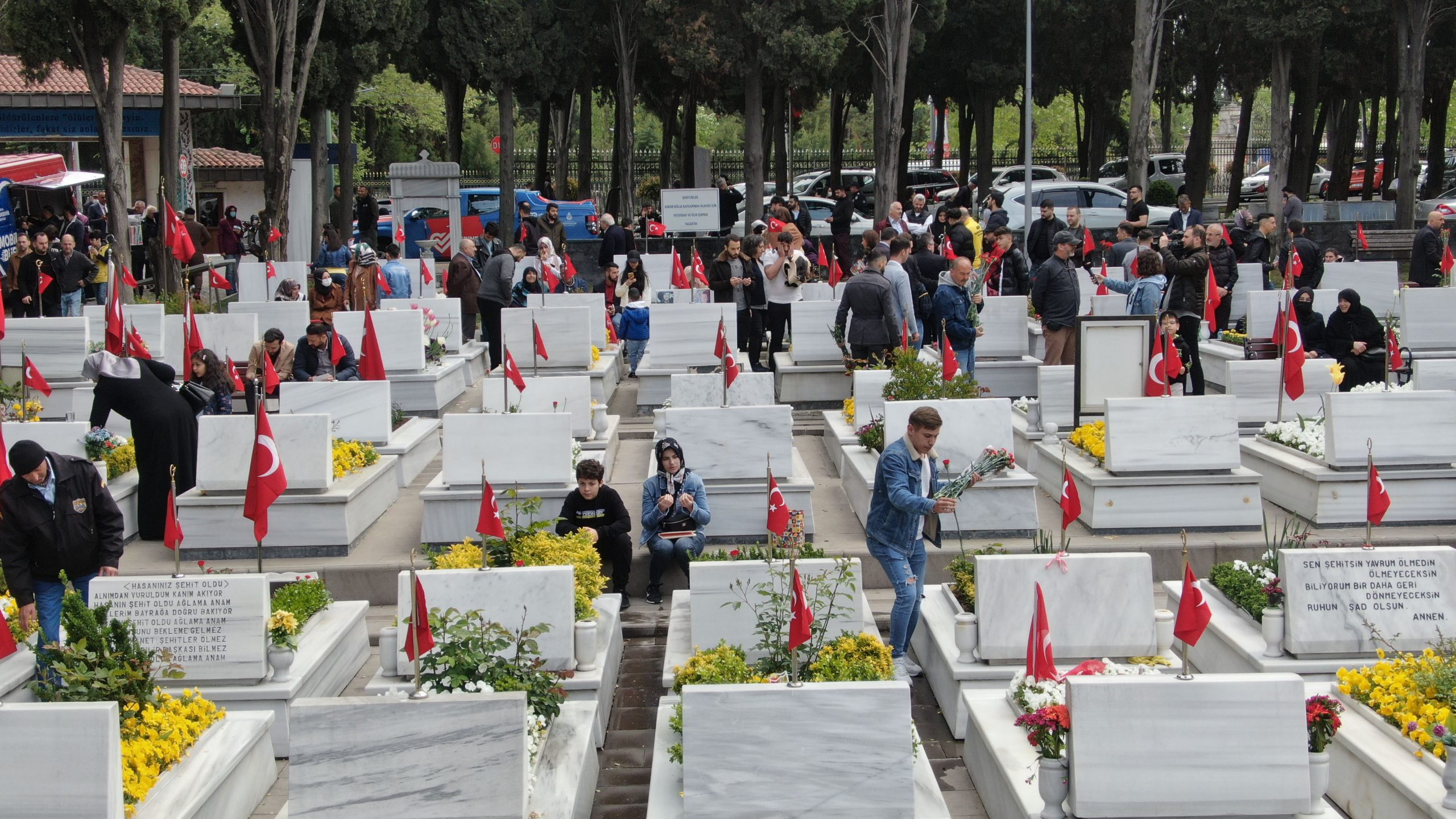 Şehitliklerde hüzünlü bayram ziyareti, Şehit ailelerin acısı bayramı unuturdu