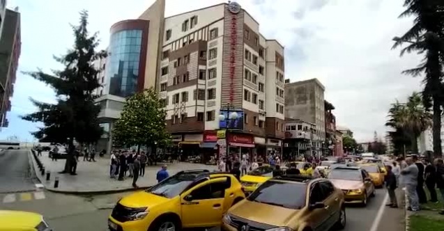 Rize'de taksiciler, Ak partili belediye başkanını protesto etti, sana biz oy verdik çık açıklama yap, Neredesin esnafına niye sahip çıkmıyorsun!