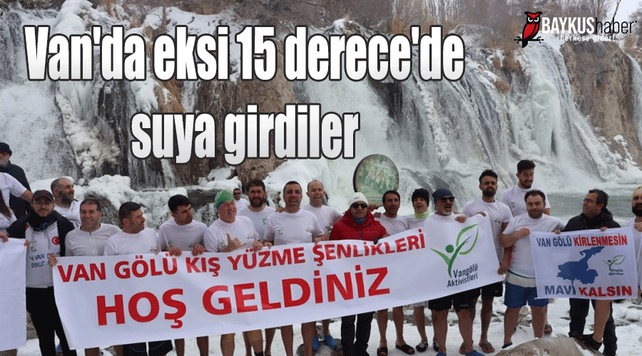 Van'da eksi 15 derece'de Muradiye Şelalesin 'de suya girdiler