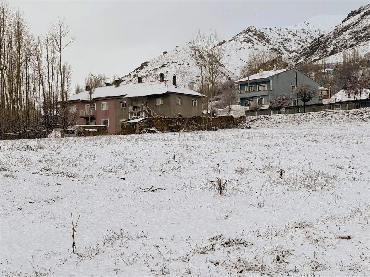 Van'ın Yüksek Kesimlerinde Kar Yağışı ve Su Baskınları