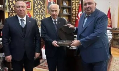 Terörist Başı Abdullah Öcalan'a Özgürlük isteyen Bahçeli ile Silahlı Fotoğrafı Yeniden Paylaşması Dikkat Çekti