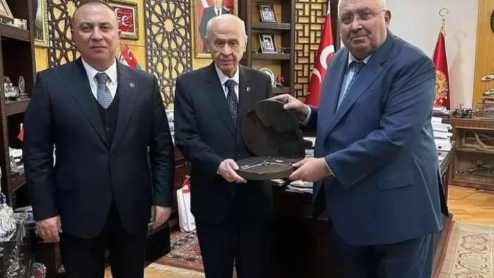 Terörist Başı Abdullah Öcalan'a Özgürlük isteyen Bahçeli ile Silahlı Fotoğrafı Yeniden Paylaşması Dikkat Çekti